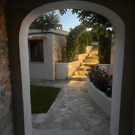 Flora Sea View Holiday home Punta de su Torrione