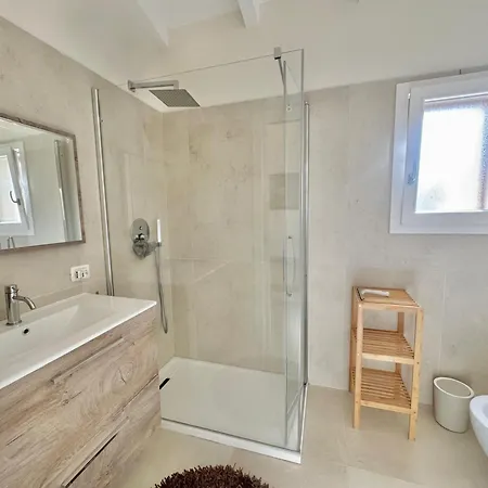 Flora Sea View Holiday home Punta de su Torrione