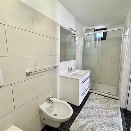 Flora Sea View Holiday home Punta de su Torrione