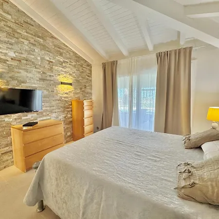 Holiday home Flora Sea View Punta de su Torrione